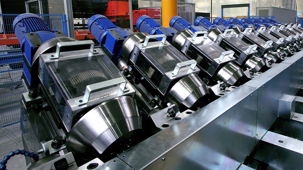 辊轧成型海斯坦普拥有多种辊压成型工艺,包括自动切割,落孔,落料和